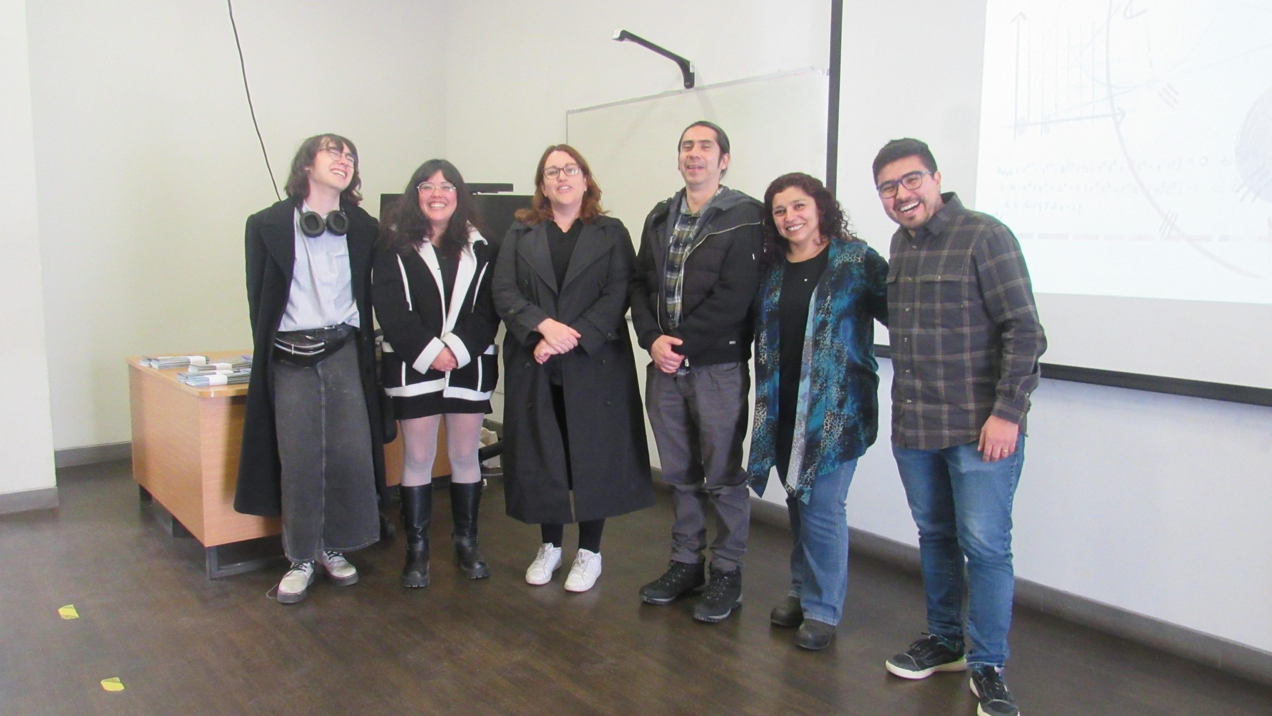 Prof. Dra. Leslie Jiménez recibe a estudiantes del Saint George’s College