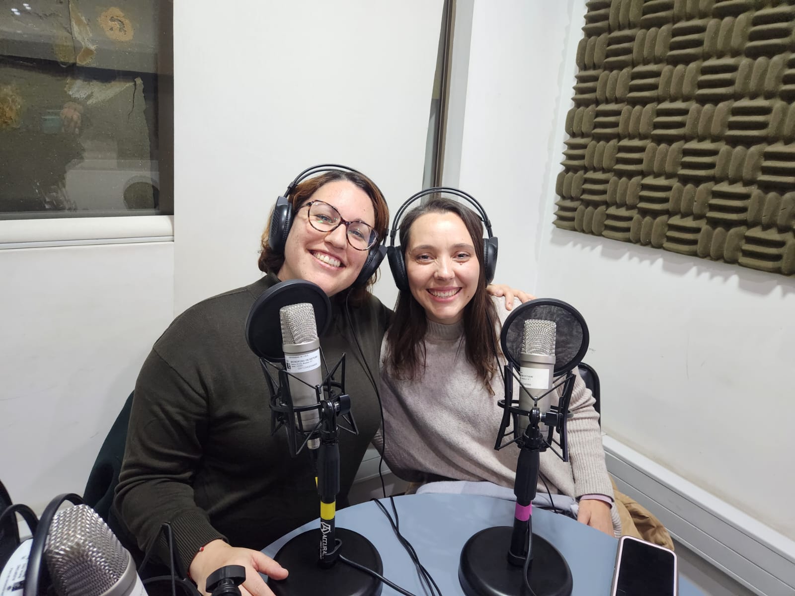 “Amigas Matemáticas”: el inédito podcast que humaniza esta disciplina con humor y cercanía