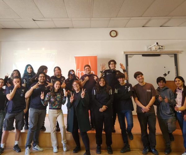 Elisa Torres, activista STEM, participa en encuentro con estudiantes de la Universidad de Chile que promueven la comunicación matemática