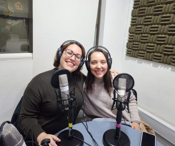 “Amigas Matemáticas”: el inédito podcast que humaniza esta disciplina con humor y cercanía